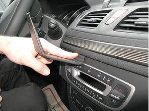 Brodit ProClip montážny držiak pre Renault Megane 09-16/Fluence 10-15, pre stred