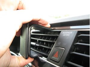 Brodit ProClip montážny držiak pre Volkswagen Tiguan 17-24, na stred