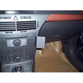 Brodit ProClip montážna konzola pre Opel Astra 04-09, na stred vpravo