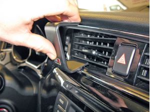 Brodit ProClip montážna konzola pre Kia Ceed 16-18, na stred vľavo