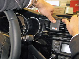 Brodit ProClip montážna konzola pre Kia Ceed 16-18, na stred vľavo
