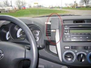 Brodit ProClip montážna konzola pre Toyota Hilux 06-09, na stred vľavo