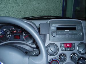 Brodit ProClip montážna konzola pre Fiat Panda 04-07, na stred vľavo