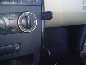 Brodit ProClip montážna konzola pre Mercedes Benz A-Class 05-12, na stred vpravo