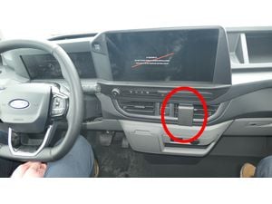 Brodit Montážny držiak ProClip pre Ford Transit Custom 24-25, vpravo uprostred