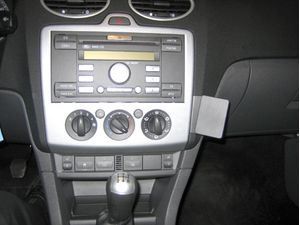 Brodit ProClip montážna konzola pre Ford Focus 05-10, na stred vpravo