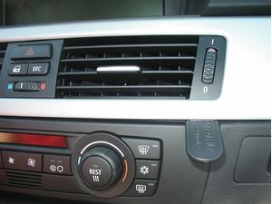 Brodit ProClip montážna konzola pre BMW 316-330/E90/E91/ E92/E93 05-12, na stred vpravo