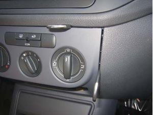 Brodit ProClip montážna konzola pre Volkswagen Golf Plus 05-09, Tiguan 08-09, na stred vpravo