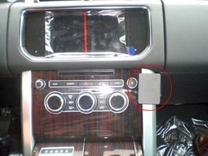 Brodit Montážny držiak ProClip pre Land Rover Range Rover 13-21, vpravo uprostred