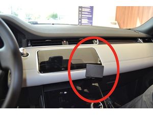 Brodit ProClip pre Land Rover Range Rover Evoque 19-24 (len pre výklopný displej), vpravo v strede