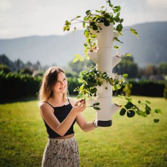 Gusta Garden SISSI STRAWBERRY závesný samozavlažovací kvetináč 4 poschodia, biely