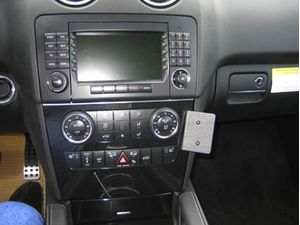 Brodit ProClip pre Mercedes Benz M-Class/ML 05-11 (nie pre drevený panel), pre pravý stred