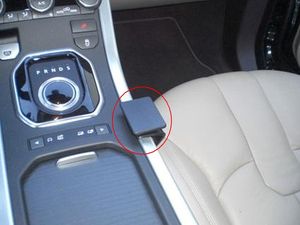 Brodit ProClip pre Land Rover Range Rover Evoque 12-18, na stred vpravo dole