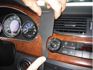 Brodit ProClip montážna konzola pre Mercedes Benz CLS-Class 05-10, na stred