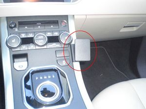 Brodit ProClip pre Land Rover Range Rover Evoque 12-18, na stred vpravo