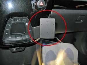 Brodit ProClip pre Citroen C1/Peugeot 108/Toyota AYGO 14-21 (len s klimatizáciou), na stred