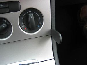 Brodit ProClip montážna konzola pre Volkswagen Passat 05-14/CC 09-17/Alltrack 12-15, na stred vpravo