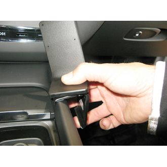 Brodit ProClip pre Volvo S60/V60 19-24/XC60 18-24 (nie pre S60 a V60 T6/T8), stredom doprava nadol