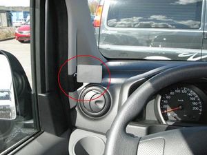 Brodit ProClip pre Nissan NV200/Evalia 10-23, vľavo na stĺpiku