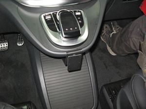 Brodit Montážny držiak ProClip pre Mercedes Benz V-Class 16-24, stredom nadol