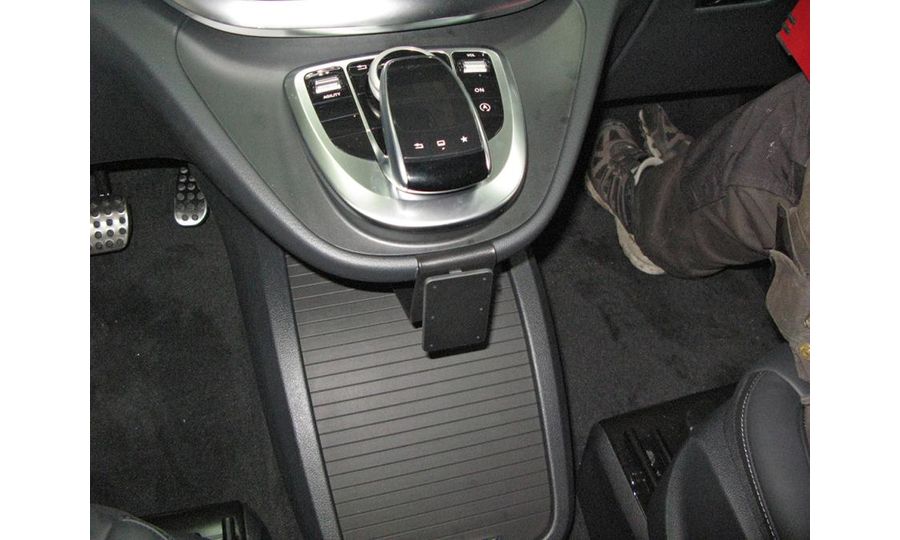 Brodit Montážny držiak ProClip pre Mercedes Benz V-Class 16-24, stredom nadol
