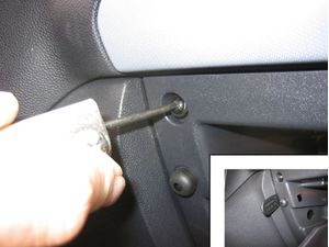 Brodit ProClip montážna konzola pre Opel Zafira 05-11, na stred vpravo