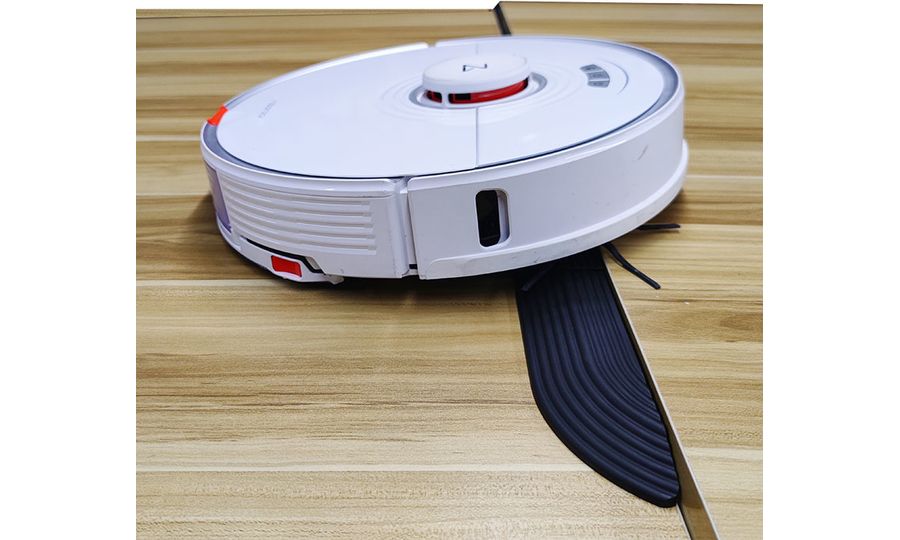 Prechodová lišta pre robotický vysávač, čierna