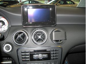 Brodit ProClip montážna konzola pre Mercedes Benz A-Class 13-18/CLA/GLA-Class 13-19, na stred