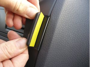Brodit ProClip montážna konzola pre Ford Fiesta 06-08, na stred vpravo
