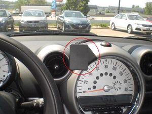 Brodit ProClip montážna konzola pre Mini Cooper Countryman 10-16/Mini Paceman 13-16, na stred